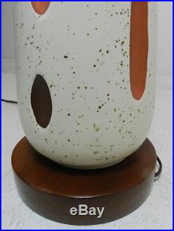 Mid Century Modern Ceramic Walnut Abstract Design Danish Style Table Lamp vtg