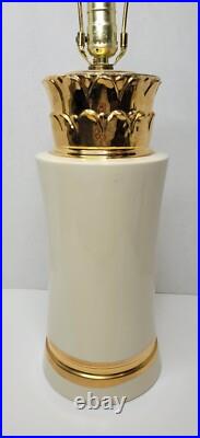 Mid-Century Vintage Hollywood Regency Ceramic Cream Gold Table Lamp Pineapple