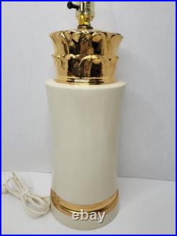 Mid-Century Vintage Hollywood Regency Ceramic Cream Gold Table Lamp Pineapple