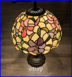 Quoizel Vintage Tiffany-Style Table Lamp, 19 Height