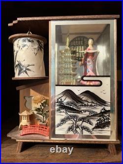 Rare Vintage MCM Japanese Geisha Diorama Table Lamp Light Kitsch