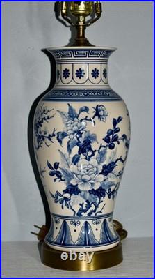 VTG. Blue & White Porcelain Floral Design Table Lamp withBrass Base