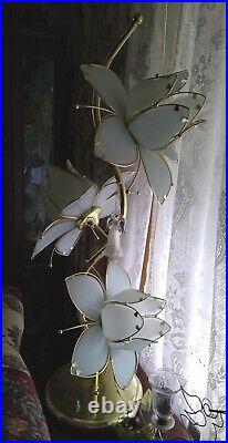Vintage 3-Light White Lotus Flower Lamp Very Nice