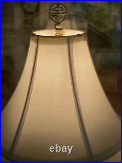 Vintage Brass Accent Lamp On Footed Base with Asian Chinoiserie Finial