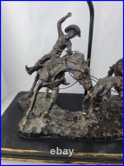 Vintage Cattle Ranchers Cowboys Lazoing A Wild Horse Wooden Base Table Lamp
