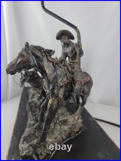 Vintage Cattle Ranchers Cowboys Lazoing A Wild Horse Wooden Base Table Lamp