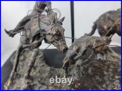 Vintage Cattle Ranchers Cowboys Lazoing A Wild Horse Wooden Base Table Lamp