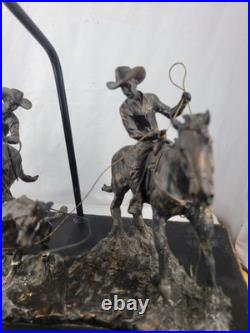 Vintage Cattle Ranchers Cowboys Lazoing A Wild Horse Wooden Base Table Lamp Vintage Cattle Ranchers Cowboys Lazoing A Wild Horse Wooden Base Table Lamp