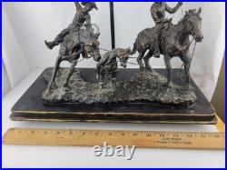Vintage Cattle Ranchers Cowboys Lazoing A Wild Horse Wooden Base Table Lamp