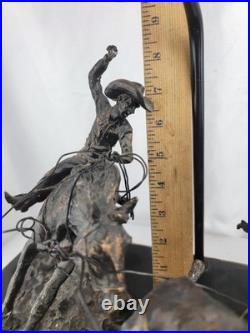 Vintage Cattle Ranchers Cowboys Lazoing A Wild Horse Wooden Base Table Lamp