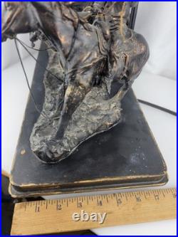 Vintage Cattle Ranchers Cowboys Lazoing A Wild Horse Wooden Base Table Lamp