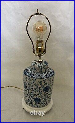 Vintage Chinese Porcelain Blue and White Table Lamp 20