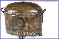 Vintage Frederick Cooper Lion Head Hammered Style Accent Lamp With Shade