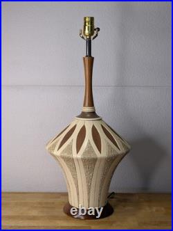 Vintage Mid Century 1960s Table Lamp Quartite Creative Corp Chalkware MCM 24