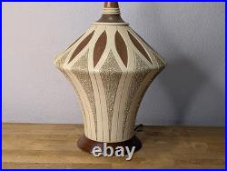 Vintage Mid Century 1960s Table Lamp Quartite Creative Corp Chalkware MCM 24