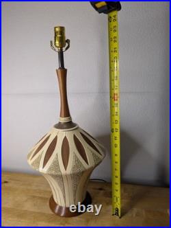 Vintage Mid Century 1960s Table Lamp Quartite Creative Corp Chalkware MCM 24