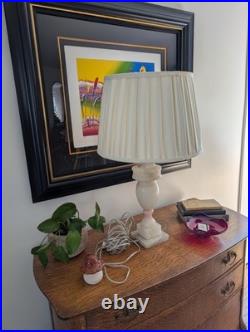 Vintage Mid-Century Carved White Alabaster Marble Urn Table Lamp Vintage Mid-Century Carved White Alabaster Marble Urn Table Lamp