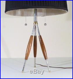 Vintage Mid Century Modern Metal Wired Cage Frame Geometric Retro Table Lamp