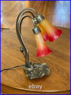 Vintage Tiffany Style Meyda Lighting 16' Orange Red Pond Lily 3 Light Table Lamp