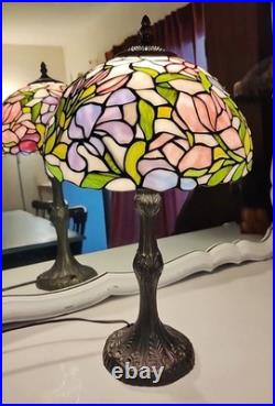 Vintage Tiffany Style Table Lamp Floral Stained Glass Brass base Art Nouveau 22