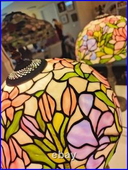 Vintage Tiffany Style Table Lamp Floral Stained Glass Brass base Art Nouveau 22