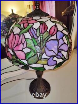 Vintage Tiffany Style Table Lamp Floral Stained Glass Brass base Art Nouveau 22