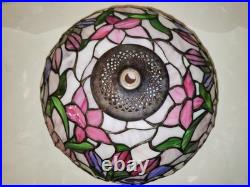 Vintage Tiffany Style Table Lamp Floral Stained Glass Brass base Art Nouveau 22
