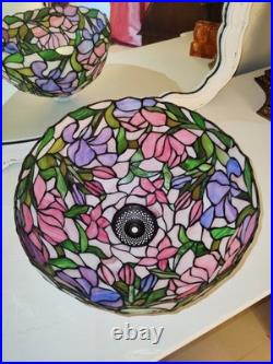 Vintage Tiffany Style Table Lamp Floral Stained Glass Brass base Art Nouveau 22