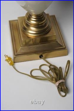 Vintage Tyndale Chicago Brass & Cream Ceramic Trophy Urn Table Lamp Regency