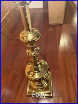 Vintage heavy brass table lamp selling without shade