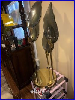 Vintage mid century Hollywood Regency feather glass table lamp