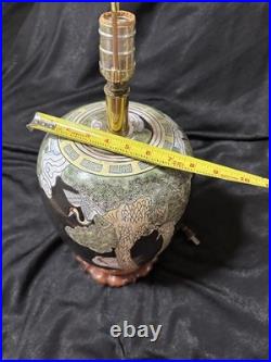 Vintage table lamp with hand painted Japanese cranes Vintage table lamp with hand painted Japanese cranes