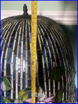 Vintage tiffany style table lamp Very Pretty &big