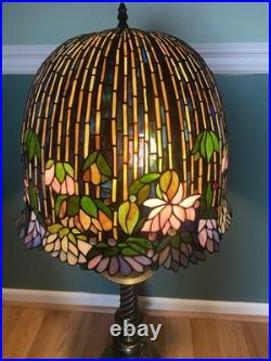 Vintage tiffany style table lamp Very Pretty &big
