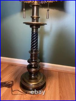 Vintage tiffany style table lamp Very Pretty &big Vintage tiffany style table lamp Very Pretty &big