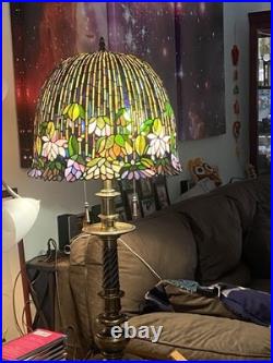 Vintage tiffany style table lamp Very Pretty &big