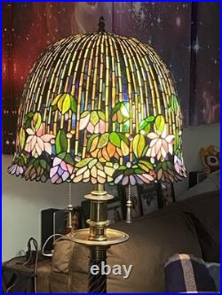 Vintage tiffany style table lamp Very Pretty &big