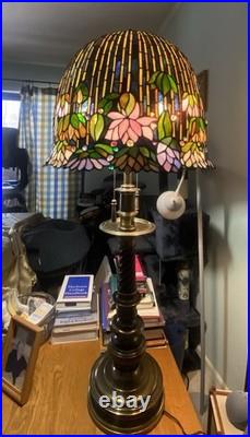 Vintage tiffany style table lamp Very Pretty &big Vintage tiffany style table lamp Very Pretty &big