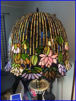 Vintage tiffany style table lamp Very Pretty &big Vintage tiffany style table lamp Very Pretty &big