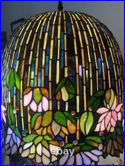 Vintage tiffany style table lamp Very Pretty &big
