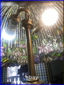 Vintage tiffany style table lamp Very Pretty &big