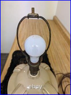 Vtg. Art deco cream/beige colored glass ribbed panel lamp