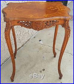 Vtg Fluted Walnut Carved French Inlaid Flower Side Lamp Table Pierced Apron LA