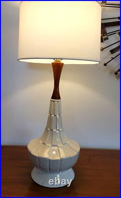 Vtg Mid Century Modern White Glaze with Speckles Ceramic & Wood Saucer Lamp