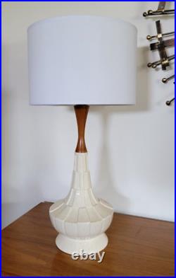 Vtg Mid Century Modern White Glaze with Speckles Ceramic & Wood Saucer Lamp