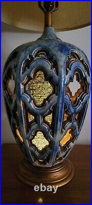 Vtg Mid Century XL Reticulated Blue Glaze Ceramic Wood Base Table Lamp